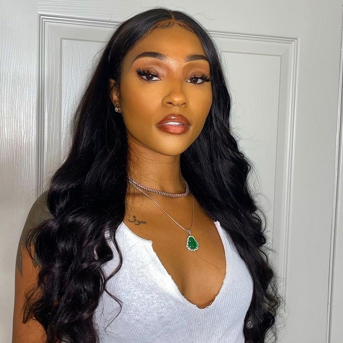 18 Inch Kriyya Body Wave Middle Lace Part Wig150% Density